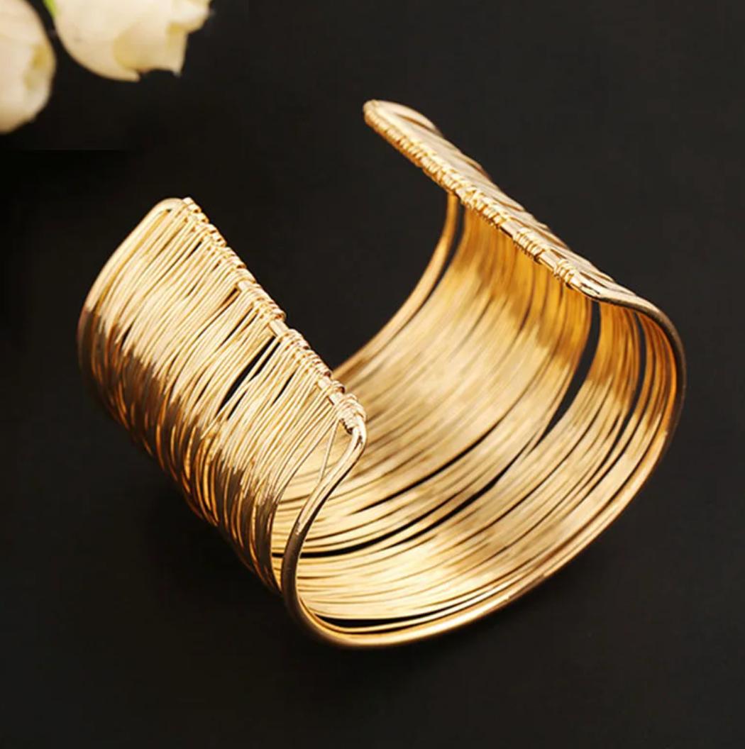 Tätlänkat armband i guldplätering