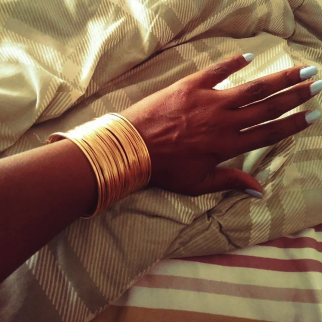 Tätlänkat armband i guldplätering