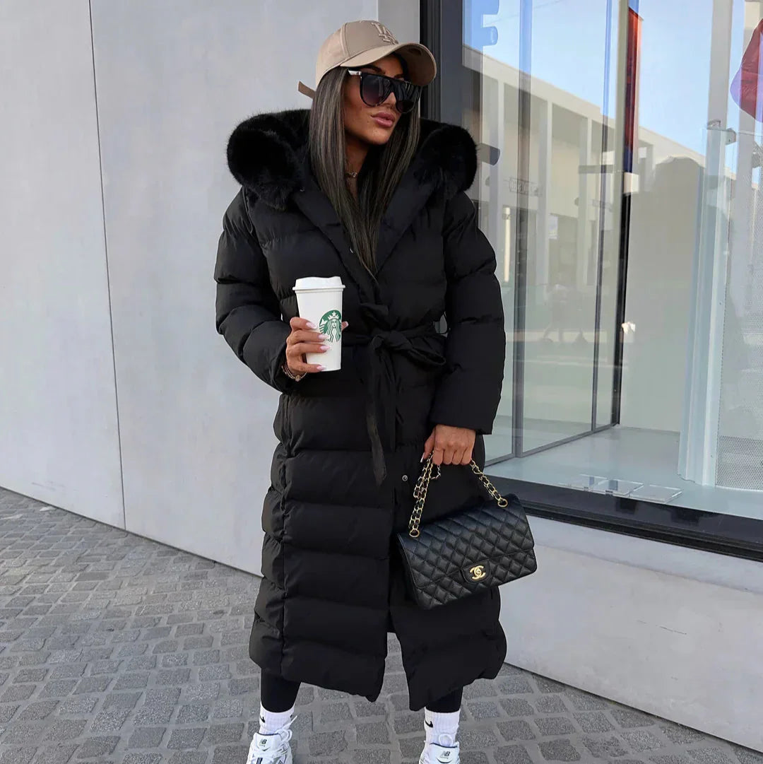 Lang Quilted Frakke med Bælte og Pels - Elegant og Varm