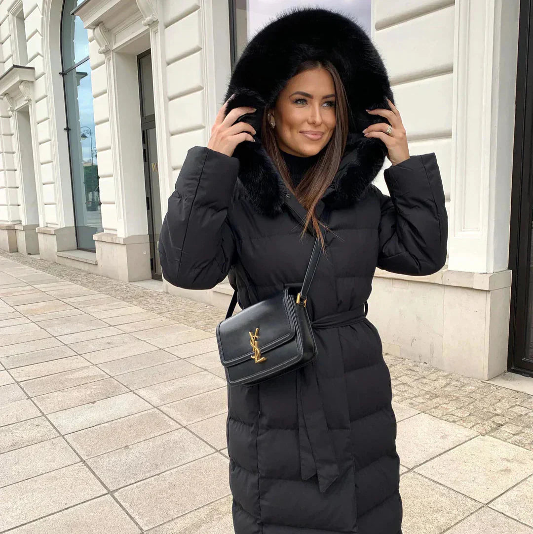 Lang Quilted Frakke med Bælte og Pels - Elegant og Varm