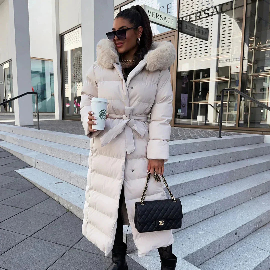 Lang Quilted Frakke med Bælte og Pels - Elegant og Varm