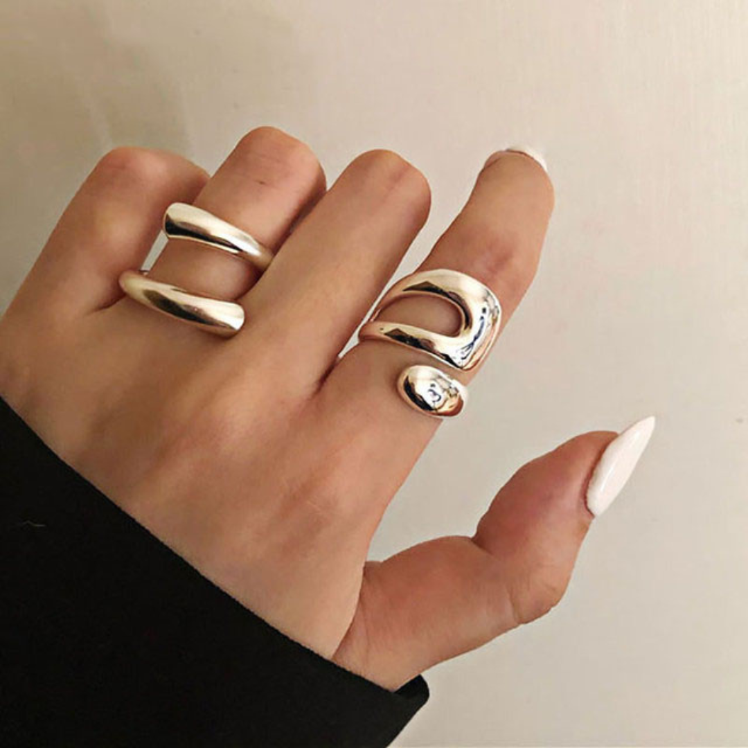 Justerbar spiralring i 925 sølv med ensartet og modernistisk design