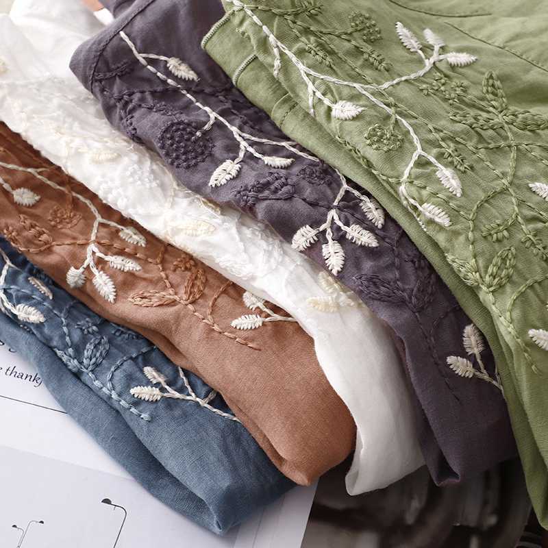 Laurienne™ | Broderet Bluse med Knapper