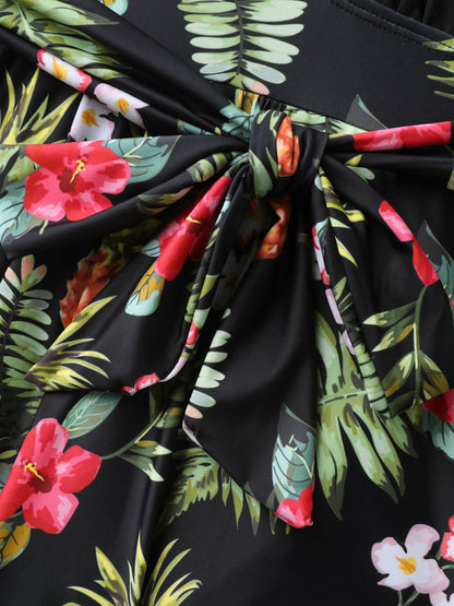 Plus Size Badedragt med Shorts & Blomsterprint