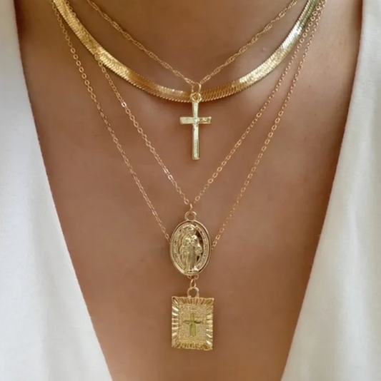Sæt med 4 guldbelagte halskæder med choker og kors