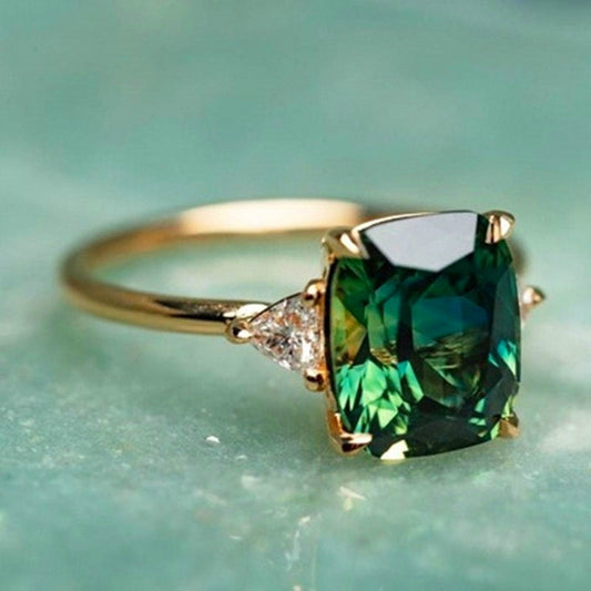 Elegant firkantet smaragdring