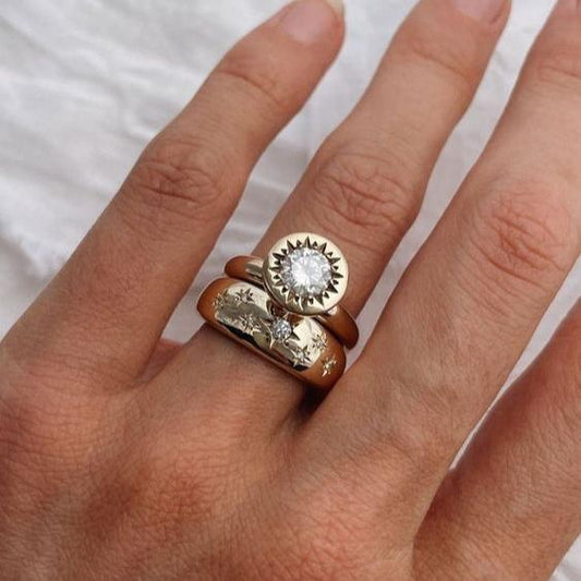 Sæt med smedede krystalguld ringe i vintage-stil