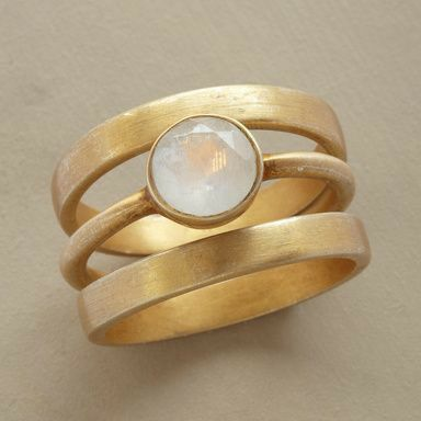 Vintage guld ring med intarsia og månesten