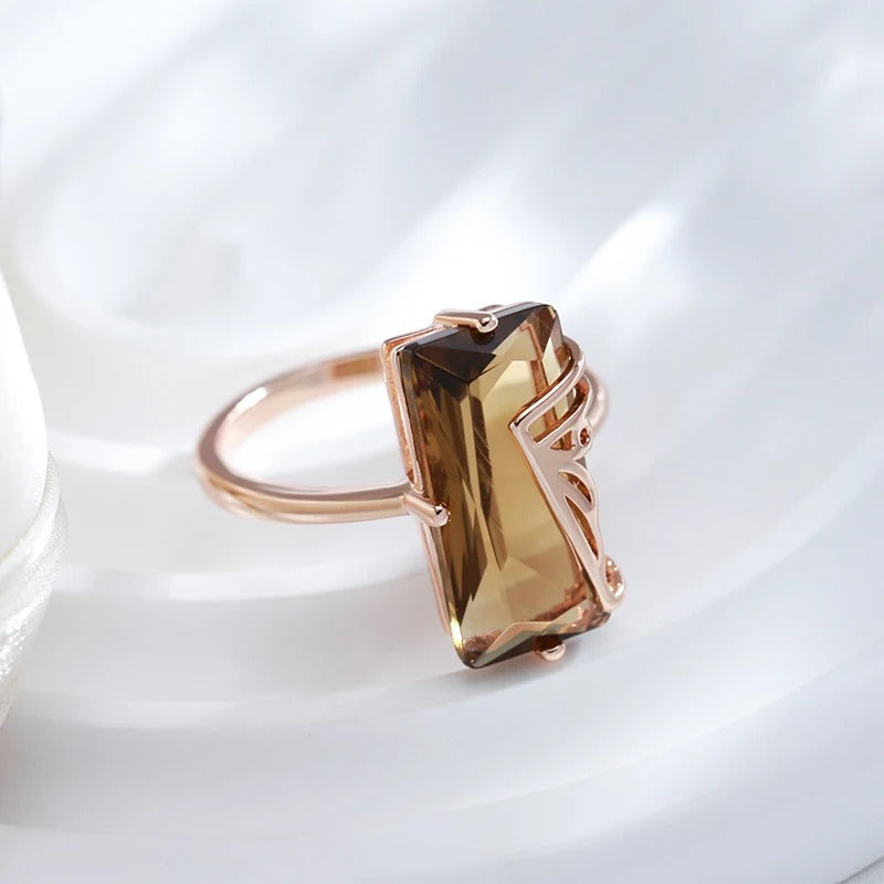 Rosaguldbelagt ring med lysebrune zirkoner
