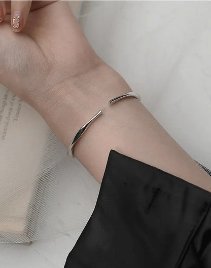 Tykt og uregelmæssigt justerbart armbånd i 925 sterling sølv